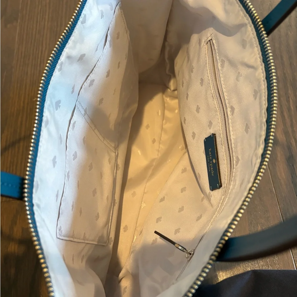 New kate spade teal nylon tote with gold-tone zipper.    Excellent condition.